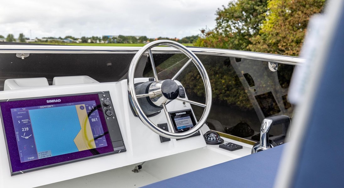 Delphia 11 FLylounge natante