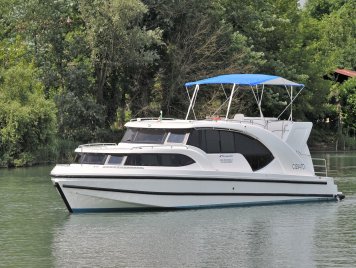 minuetto stock houseboat